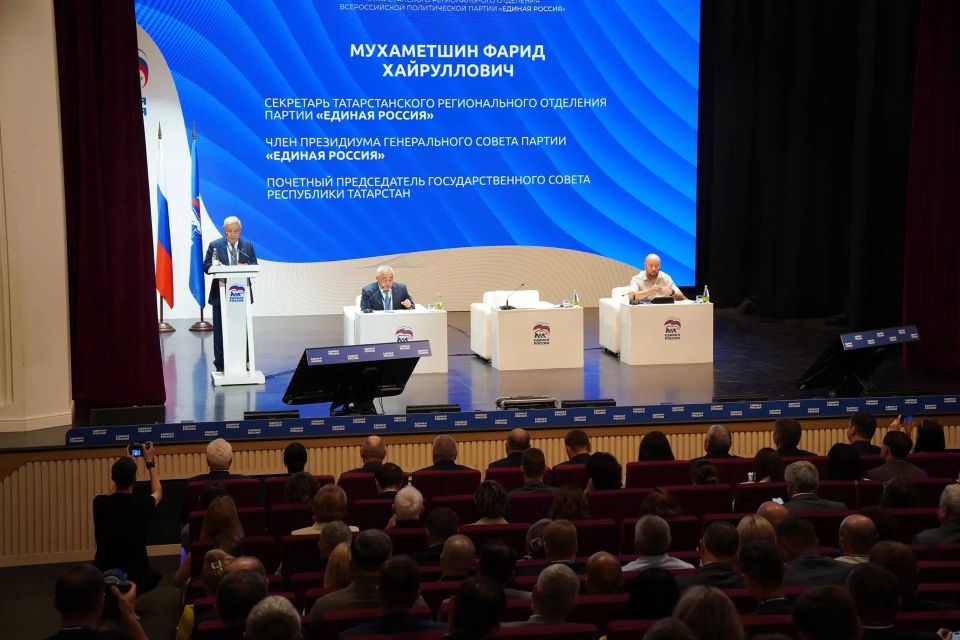 Фарид Мухаметшин: «Ни один закон республики не принимается без участия единороссов» Фарид Мухаметшин: «Ни один закон республики не принимается без участия единороссов»