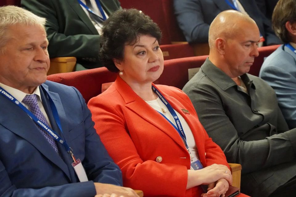 Фарид Мухаметшин: «Ни один закон республики не принимается без участия единороссов» Фарид Мухаметшин: «Ни один закон республики не принимается без участия единороссов»