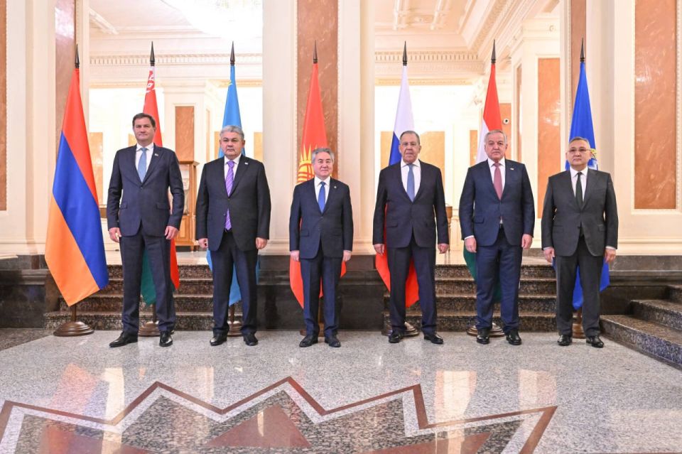 Глава МИД РФ Сергей Лавров поблагодарил Татарстан и руководство республики за организацию заседания СМИД ОДКБ в Казани Глава МИД РФ Сергей Лавров поблагодарил Татарстан и руководство республики за организацию заседания СМИД ОДКБ в Казани