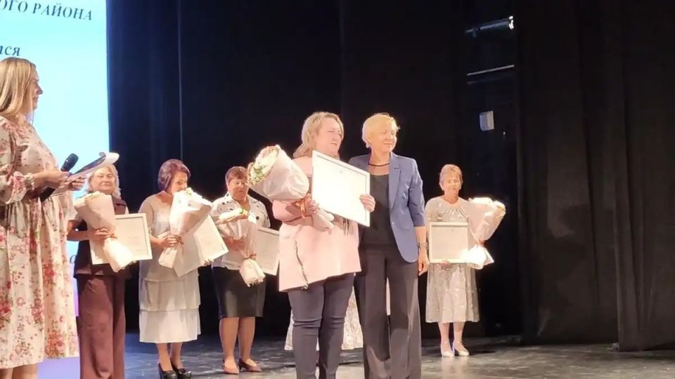 В Нижнекамском татарском драматическом театре прошло торжественное мероприятие, посвященное Дню социального работника