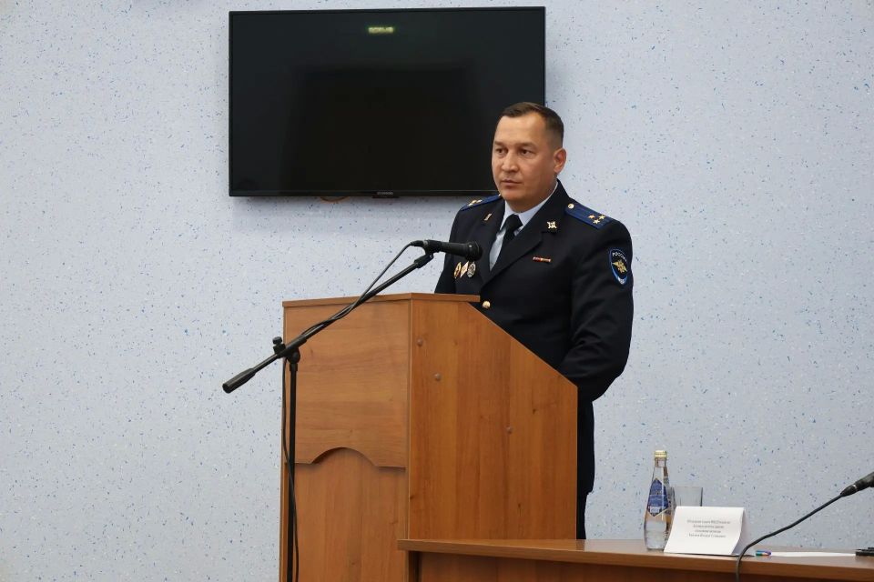 Глава МВД Татарстана Дамир Сатретдинов представил нового руководителя ОМВД России по Зеленодольскому району Глава МВД Татарстана Дамир Сатретдинов представил нового руководителя ОМВД России по Зеленодольскому району