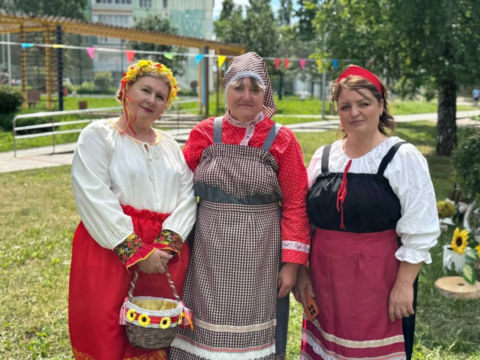 Накануне в пгт Камские Поляны состоялся ежегодный семейный книжный фестиваль «Библиотека без границ» Накануне в пгт Камские Поляны состоялся ежегодный семейный книжный фестиваль «Библиотека без границ»