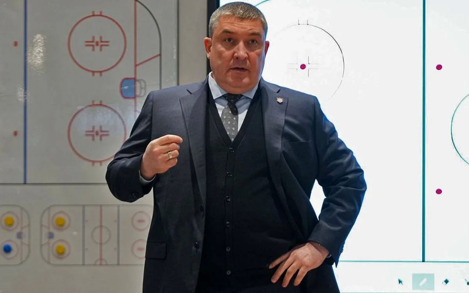 «Ак Барс» продлил контракт с главным тренером Анваром Гатиятулиным