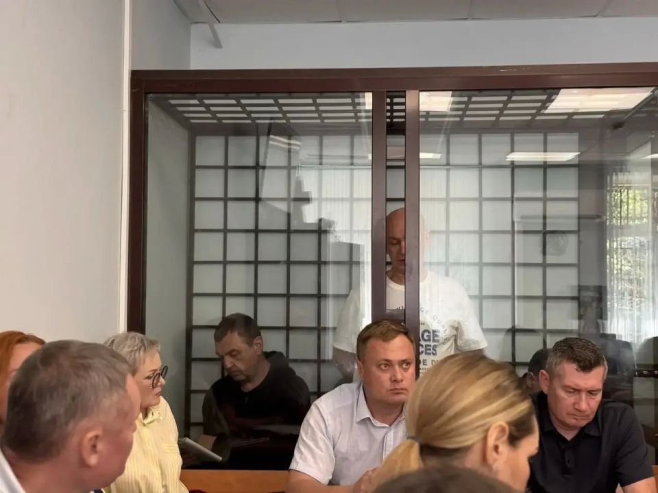 Бывший зампрокурора Казани Гумер Нафиев выступил в суде с последним словом — ему и остальным подсудимым вынесут приговор 26 июня, сообщает корреспондент БИЗНЕС Online Бывший зампрокурора Казани Гумер Нафиев выступил в суде с последним словом — ему и остальным подсудимым вынесут приговор 26 июня, сообщает корреспондент БИЗНЕС Online