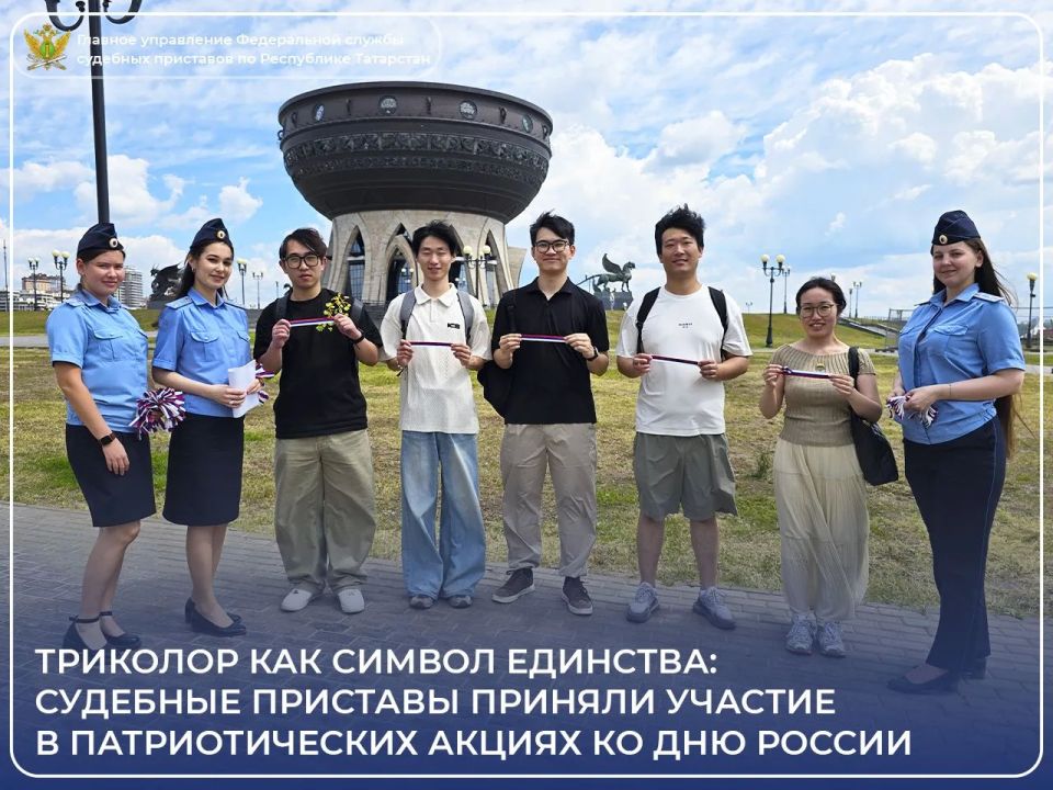 Три цвета, знакомые каждому, сегодня появились на улицах городов и районов Татарстана