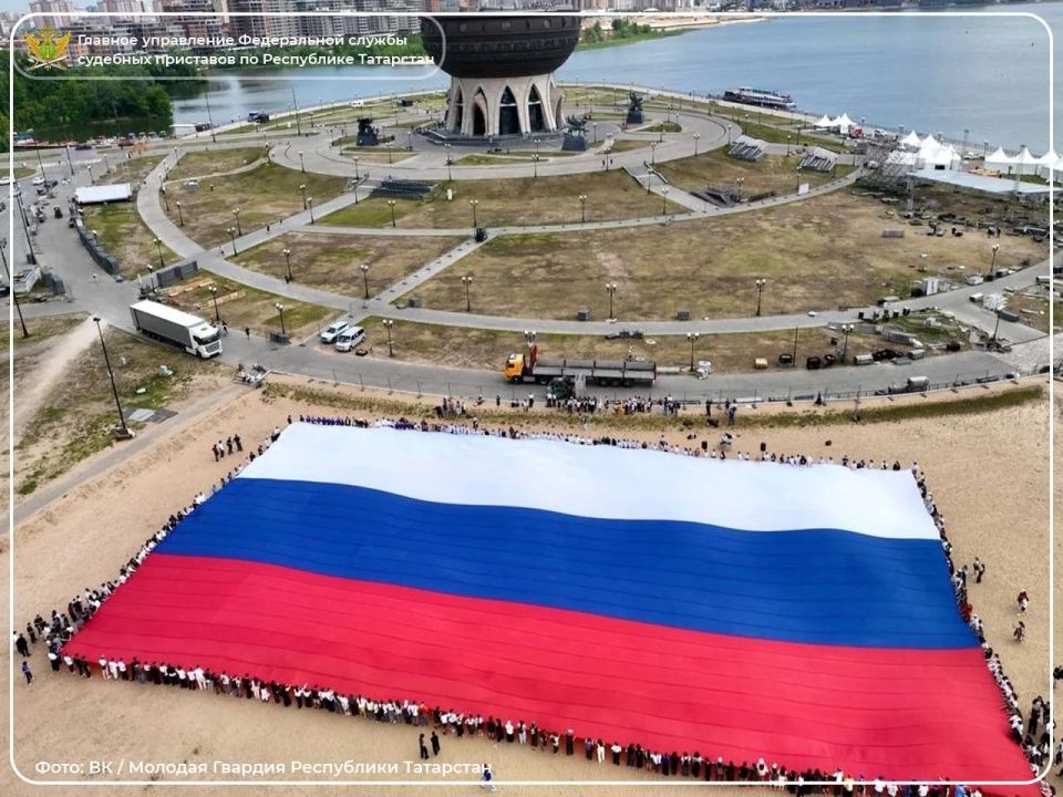 Три цвета, знакомые каждому, сегодня появились на улицах городов и районов Татарстана Три цвета, знакомые каждому, сегодня появились на улицах городов и районов Татарстана