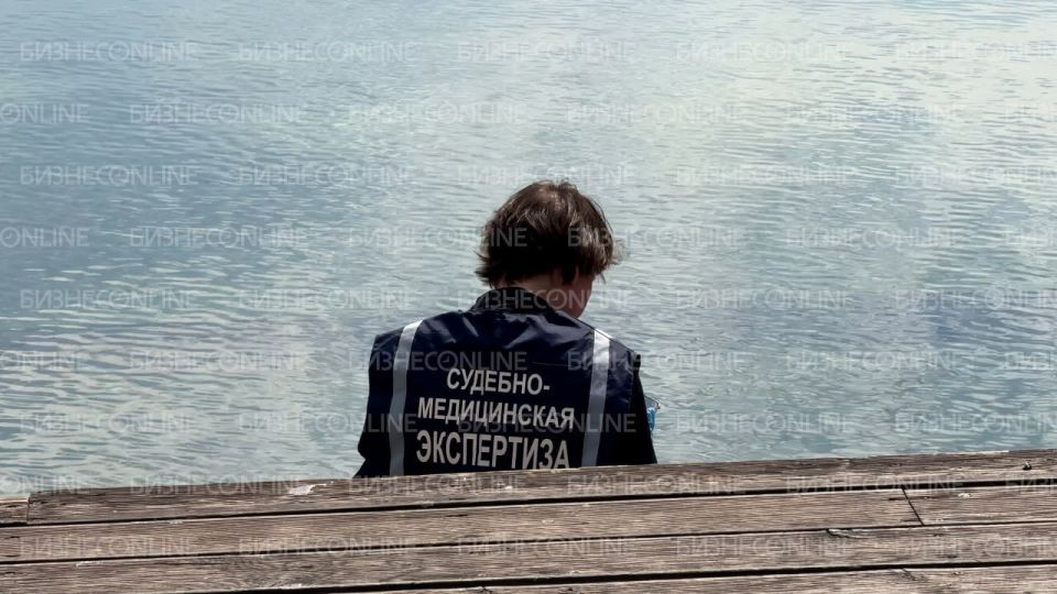 На дне Черного озера в Казани нашли труп молодого человека На дне Черного озера в Казани нашли труп молодого человека