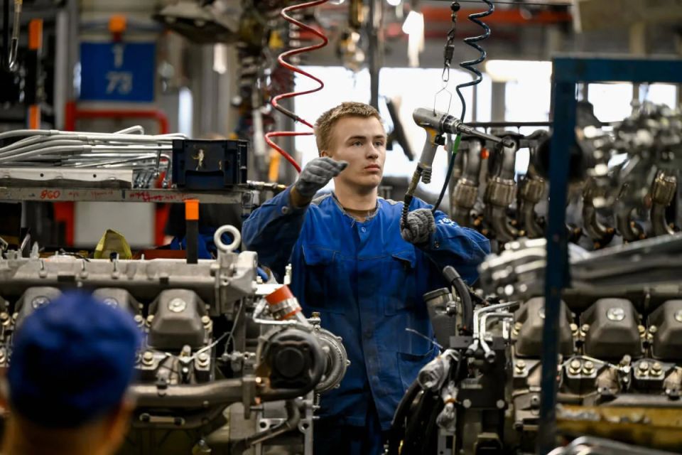 Более 15 тысяч молодых людей планируется трудоустроить в студотрядах Татарстана в 2026 году Более 15 тысяч молодых людей планируется трудоустроить в студотрядах Татарстана в 2026 году