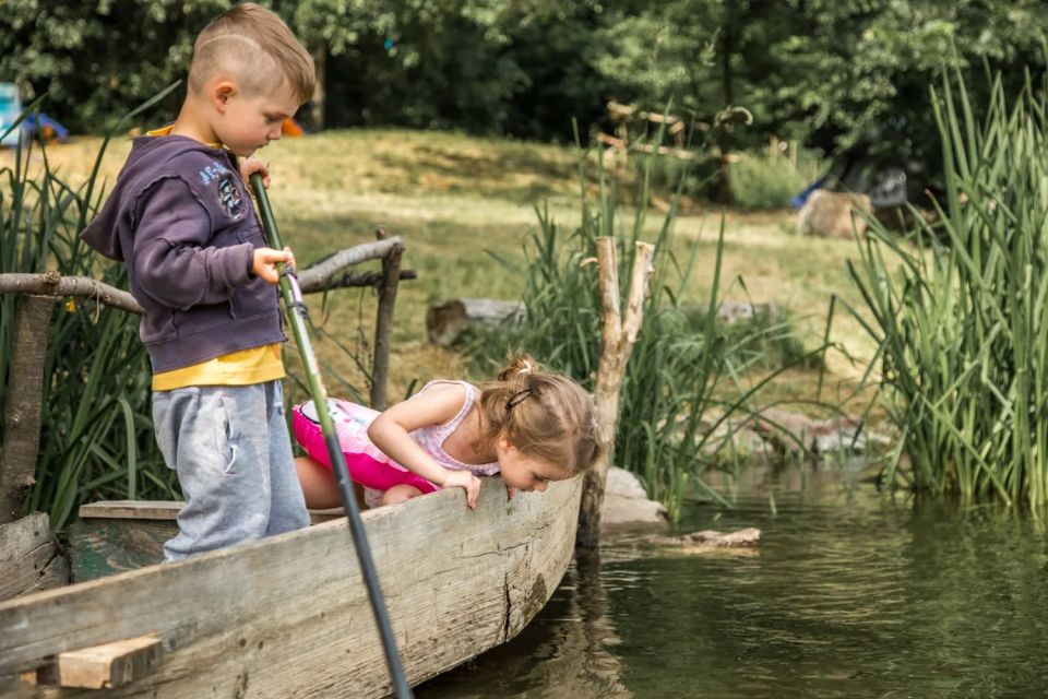 Родителей могут наказать, если дети находятся у воды без присмотра
