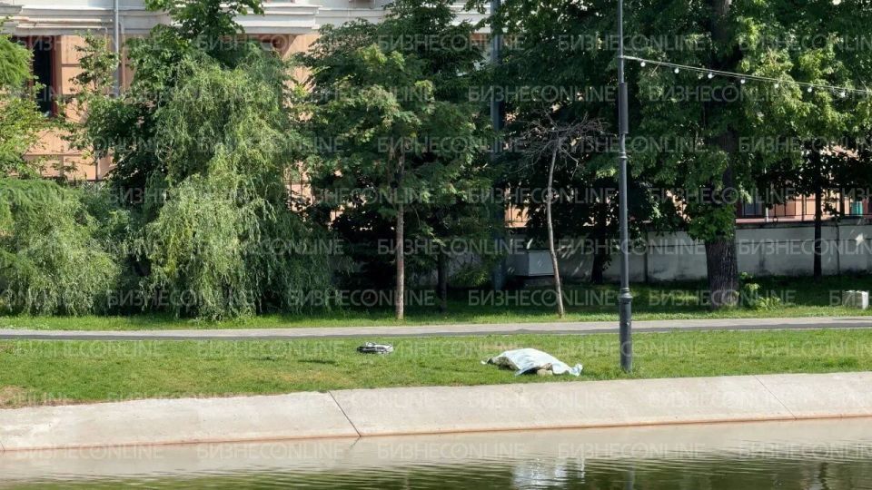 В Казани на дне Черного озера нашли тело молодого человека В Казани на дне Черного озера нашли тело молодого человека