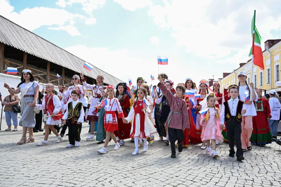 В День России в Республике Татарстан прошёл Республиканский этно-конфессиональный фестиваль «Мозаика культур» В День России в Республике Татарстан прошёл Республиканский этно-конфессиональный фестиваль «Мозаика культур»