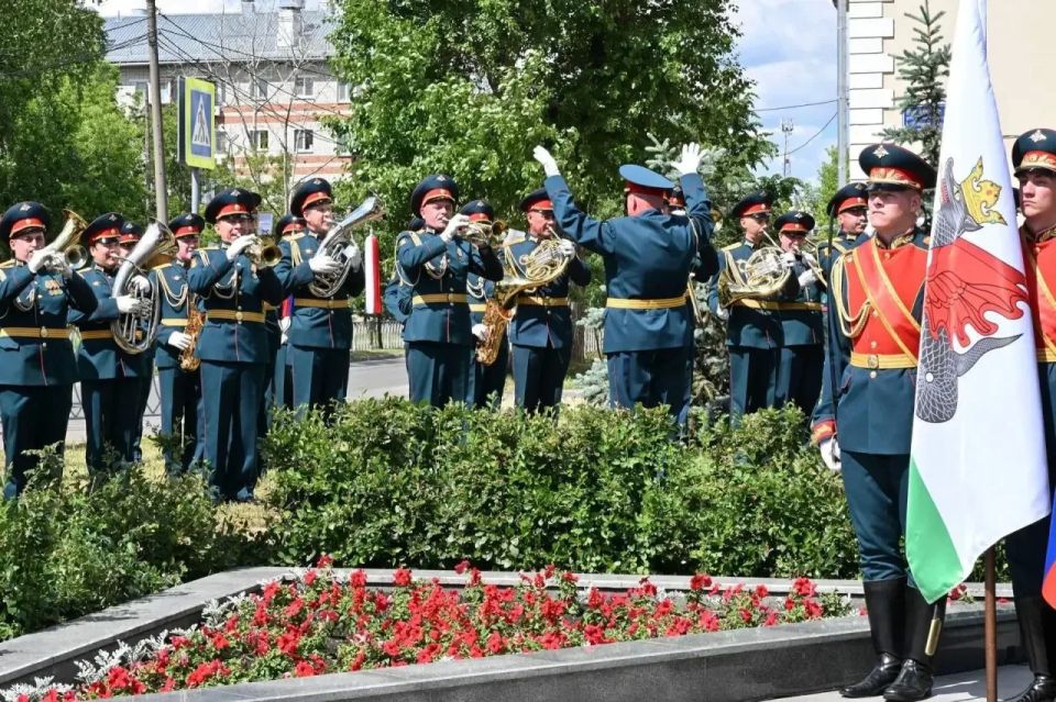 Минниханов почтил память бывшего руководителя Казанского авиазавода Виталия Копылова Минниханов почтил память бывшего руководителя Казанского авиазавода Виталия Копылова
