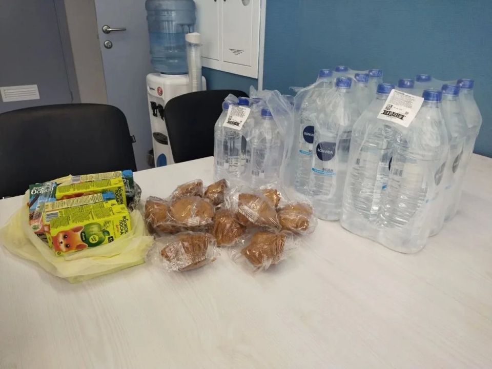 Жителей дома, пострадавшего в результате атаки БПЛА, временно разместили в лагере «Алмаш» Жителей дома, пострадавшего в результате атаки БПЛА, временно разместили в лагере «Алмаш»