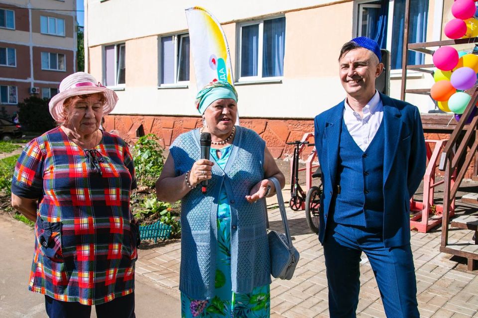 Во дворе дома на пр. Химиков, 14 прошёл зажигательный Сабантуй! Праздник стал частью республиканской программы «Лето в Татарстане» Во дворе дома на пр. Химиков, 14 прошёл зажигательный Сабантуй! Праздник стал частью республиканской программы «Лето в Татарстане»