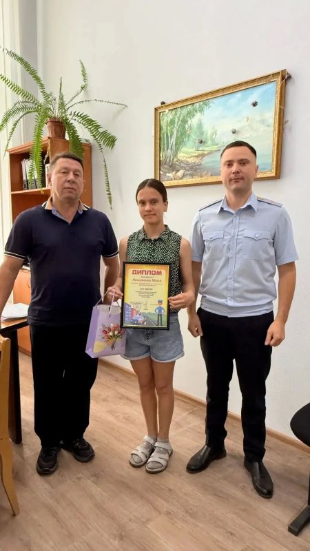 В Бугульме наградили победительницу конкурса «Полицейский Дядя Степа» В Бугульме наградили победительницу конкурса «Полицейский Дядя Степа»