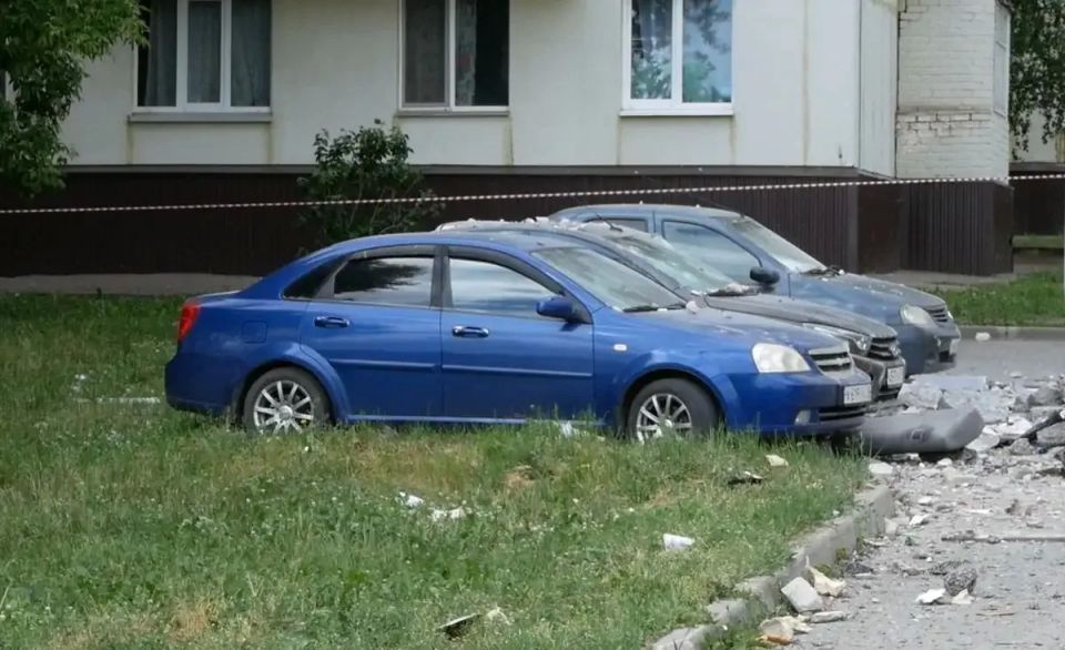 После атаки БПЛА на Нижнекамск на горячую линию по состоянию на 14 июня поступило 53 заявки о повреждениях имущества