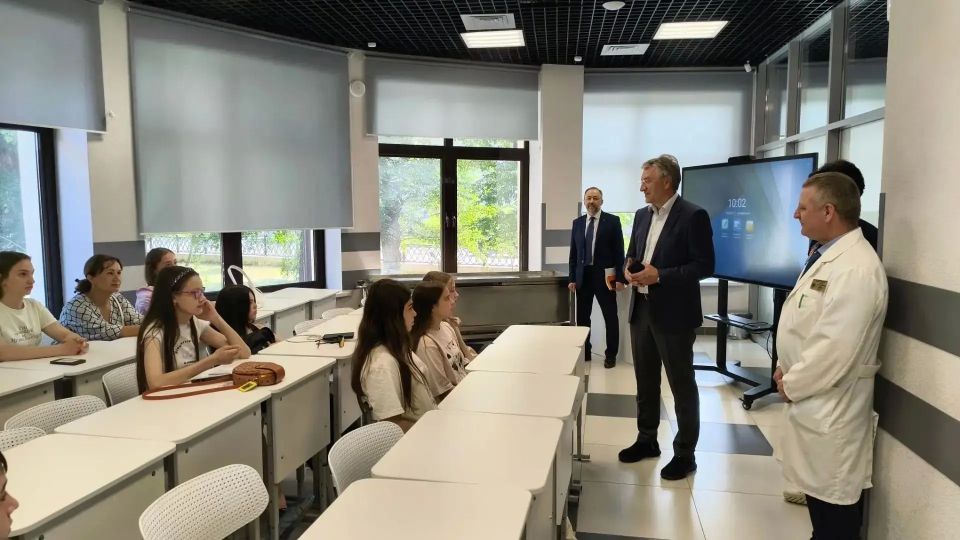 Казанский медуниверситет запускает цикл профориентационных экскурсий «Шаг в медицину» для школьников Казанский медуниверситет запускает цикл профориентационных экскурсий «Шаг в медицину» для школьников