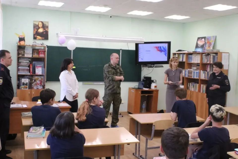Участник СВО с позывным «Омар», служивший в Луганской области, встретился с воспитанниками Центра временного содержания несовершеннолетних правонарушителей МВД по Республике Татарстан