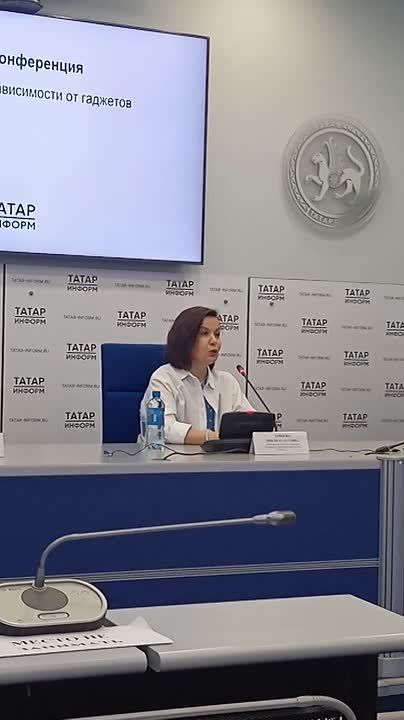 «Заглянули в телефон на 5 минут, а вынырнули через полтора часа?» — как распознать зависимость
