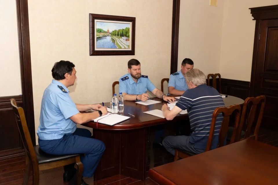 Прокурор Республики Татарстан Альберт Суяргулов провел личный прием граждан в Альметьевске Прокурор Республики Татарстан Альберт Суяргулов провел личный прием граждан в Альметьевске