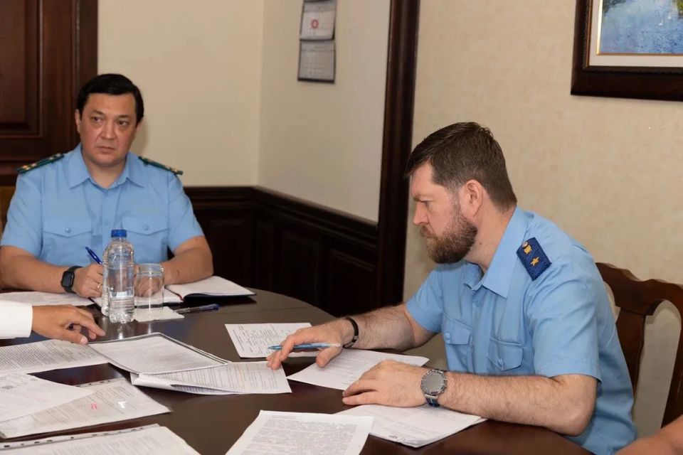 Прокурор Республики Татарстан Альберт Суяргулов провел личный прием граждан в Альметьевске Прокурор Республики Татарстан Альберт Суяргулов провел личный прием граждан в Альметьевске