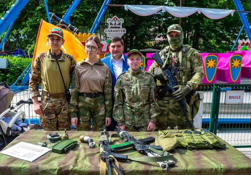 В парке аттракционов «Сабантуй» прошло благотворительное мероприятие «Сила России в людях», посвящённое семьям участников СВО, ветеранам боевых действий, волонтёрам и всем, кто своим трудом помогает развитию страны В парке аттракционов «Сабантуй» прошло благотворительное мероприятие «Сила России в людях», посвящённое семьям участников СВО, ветеранам боевых действий, волонтёрам и всем, кто своим трудом помогает развитию страны