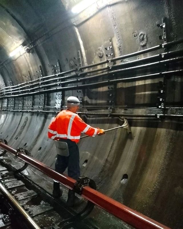 В казанском метро промыли более 8 километров тоннелей