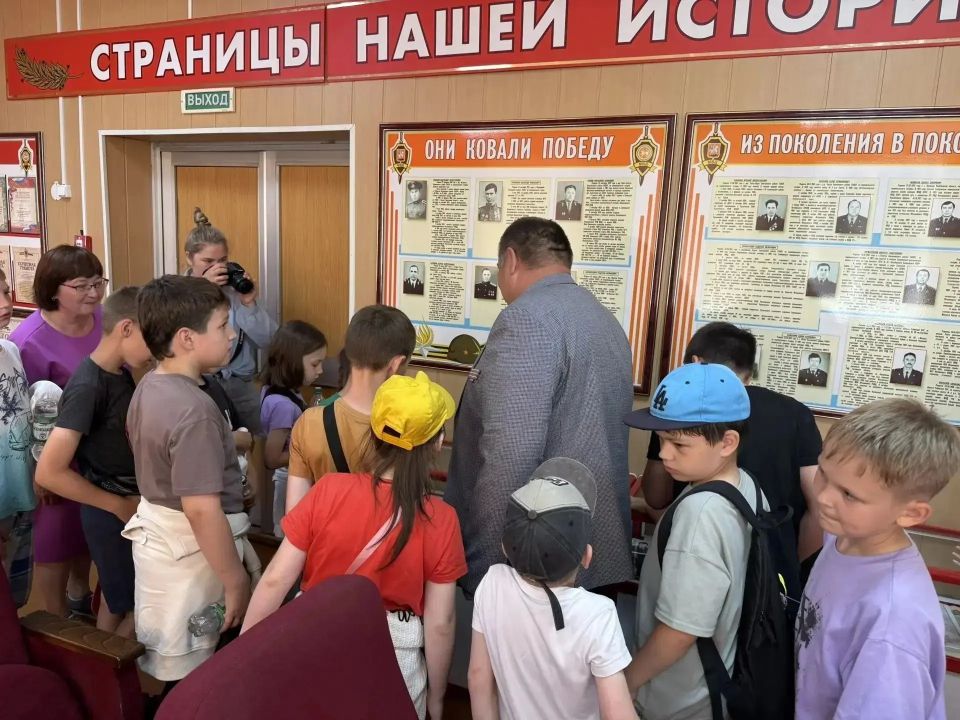 Председатель Совета ветеранов ОМВД России по Ютазинскому району Алям Фахрутдинов провёл для детей школьного лагеря УСОШ № 3 экскурсию в отдел полиции Председатель Совета ветеранов ОМВД России по Ютазинскому району Алям Фахрутдинов провёл для детей школьного лагеря УСОШ № 3 экскурсию в отдел полиции