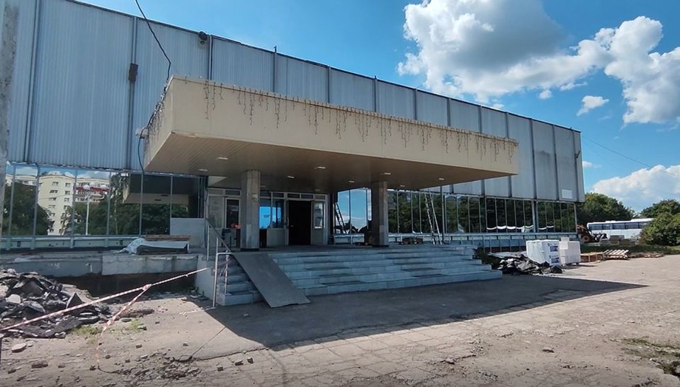 Глава Нижнекамска Радмир Беляев проверил ход капитального ремонта на двух крупных городских объектах — автовокзале и спорткомплексе «Ярыш» Глава Нижнекамска Радмир Беляев проверил ход капитального ремонта на двух крупных городских объектах — автовокзале и спорткомплексе «Ярыш»