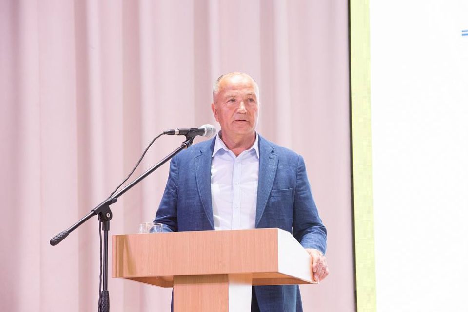 Власть на связи: жители Камских Полян озвучили свои инициативы главе НМР и депутату Госдумы РФ Власть на связи: жители Камских Полян озвучили свои инициативы главе НМР и депутату Госдумы РФ