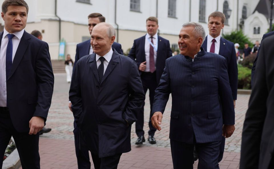 Владимир Путин вместе с Рустамом Миннихановым посетили Благовещенский собор и мечеть Кул-Шариф Владимир Путин вместе с Рустамом Миннихановым посетили Благовещенский собор и мечеть Кул-Шариф
