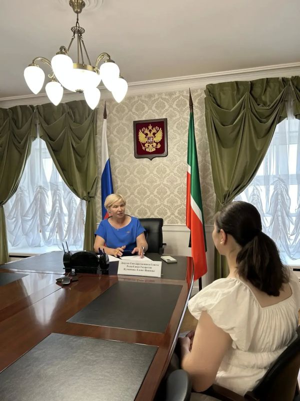 Депутат Государственного Совета, председатель Федерации профсоюзов РТ Елена Кузьмичева провела прием граждан в общественной приемной Президента Российской Федерации Владимира Путина Депутат Государственного Совета, председатель Федерации профсоюзов РТ Елена Кузьмичева провела прием граждан в общественной приемной Президента Российской Федерации Владимира Путина