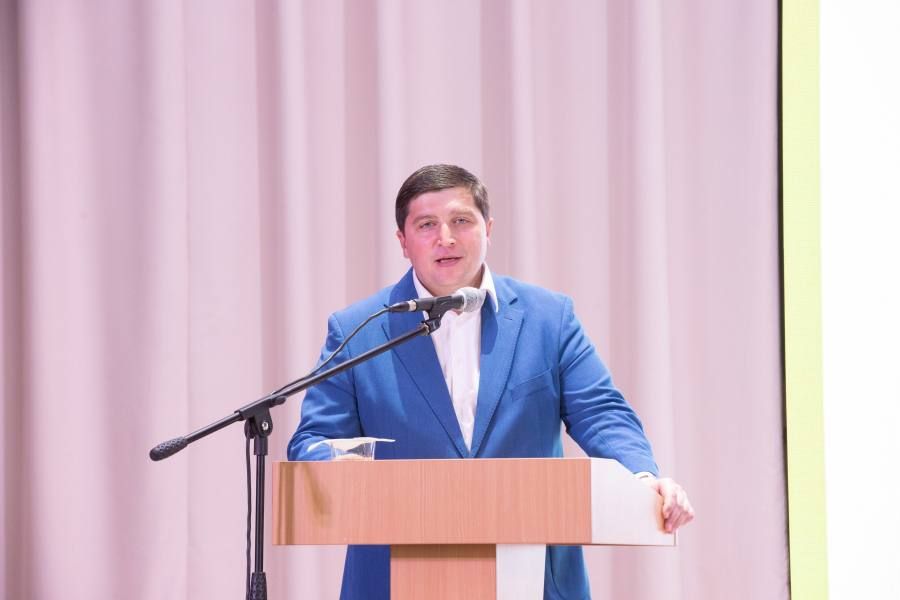 Власть на связи: жители Камских Полян озвучили свои инициативы главе НМР и депутату Госдумы РФ Власть на связи: жители Камских Полян озвучили свои инициативы главе НМР и депутату Госдумы РФ