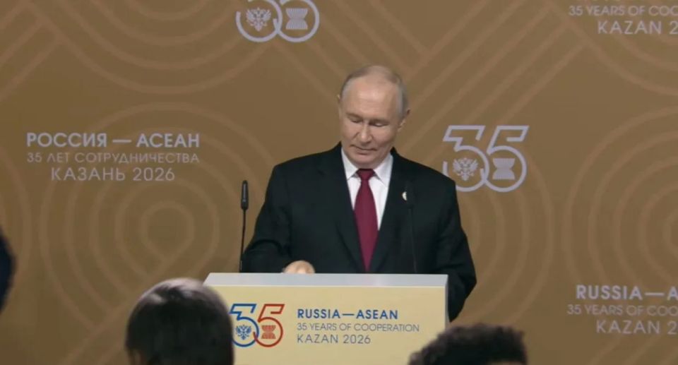Владимир Путин и президент Филиппин Фердинанд Маркос выступают перед СМИ по итогам саммита Россия — АСЕАН в Казани