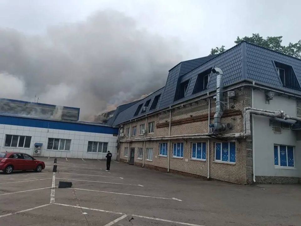 Москву пытались атаковать более 50 БПЛА — поврежден «Садовод», дроны достигли МНПЗ Москву пытались атаковать более 50 БПЛА — поврежден «Садовод», дроны достигли МНПЗ