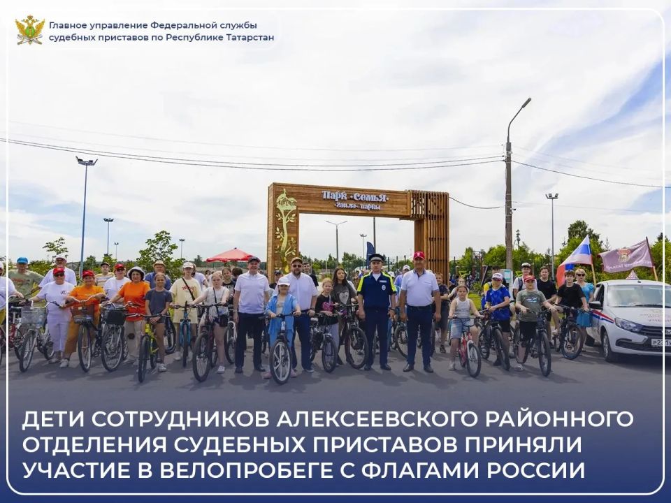 Колёса закрутились, флаги взмыли вверх - в Алексеевском прошёл большой велопробег, объединивший жителей района разных возрастов