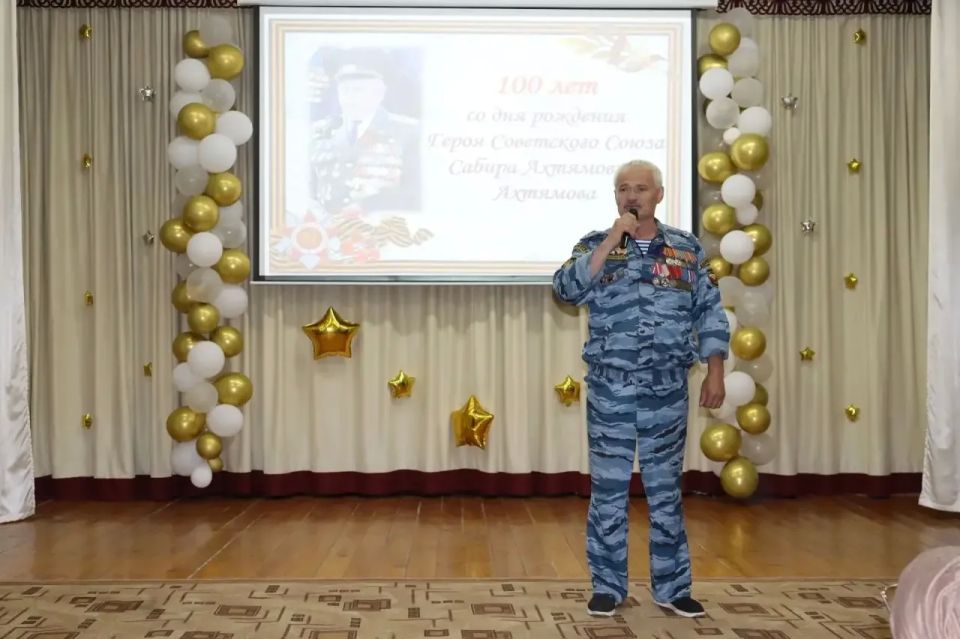 В Манзарасской средней школе Кукморского района прошёл вечер памяти Героя Советского Союза Сабира Ахтямова В Манзарасской средней школе Кукморского района прошёл вечер памяти Героя Советского Союза Сабира Ахтямова