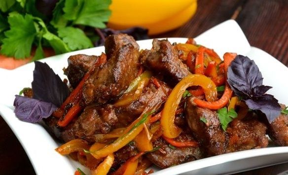 Восточная симфония на вашей кухне: жареная куриная печень с овощами и медом