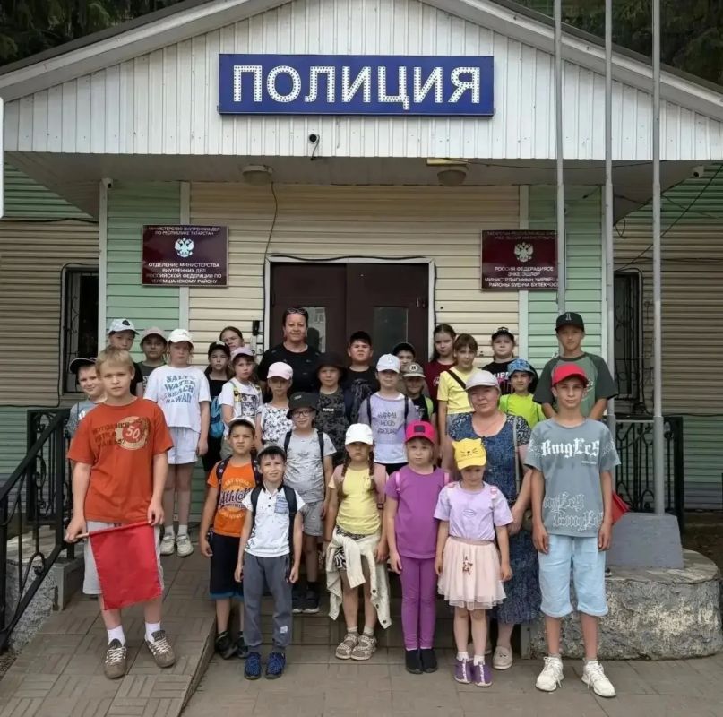 В ОМВД России по Черемшанскому району прошли экскурсии для школьников из летних лагерей