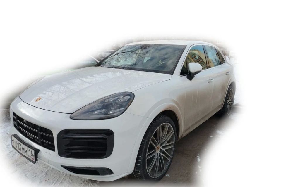 Белый Porsche Cayenne, изъятый у семьи эксмэра Бугульмы Линара Закирова, продали на аукционе за 5,6 млн рублей