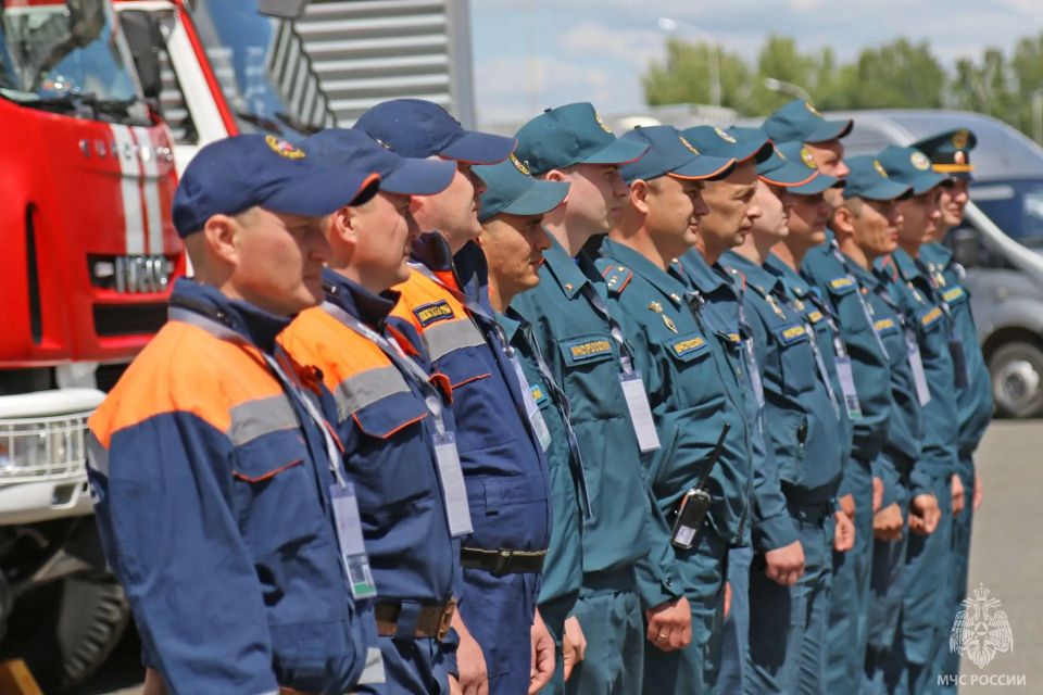 В Казани сотрудники МЧС России приняли участие в обеспечении безопасности V саммита «Россия — АСЕАН» В Казани сотрудники МЧС России приняли участие в обеспечении безопасности V саммита «Россия — АСЕАН»