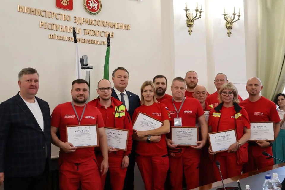 Сегодня в Минздраве Татарстана состоялось вручение сертификатов участников Саммита Россия – АСЕАН медикам, привлеченным из других регионов Сегодня в Минздраве Татарстана состоялось вручение сертификатов участников Саммита Россия – АСЕАН медикам, привлеченным из других регионов