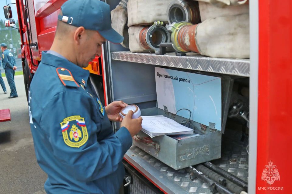 В Казани сотрудники МЧС России приняли участие в обеспечении безопасности V саммита «Россия — АСЕАН» В Казани сотрудники МЧС России приняли участие в обеспечении безопасности V саммита «Россия — АСЕАН»