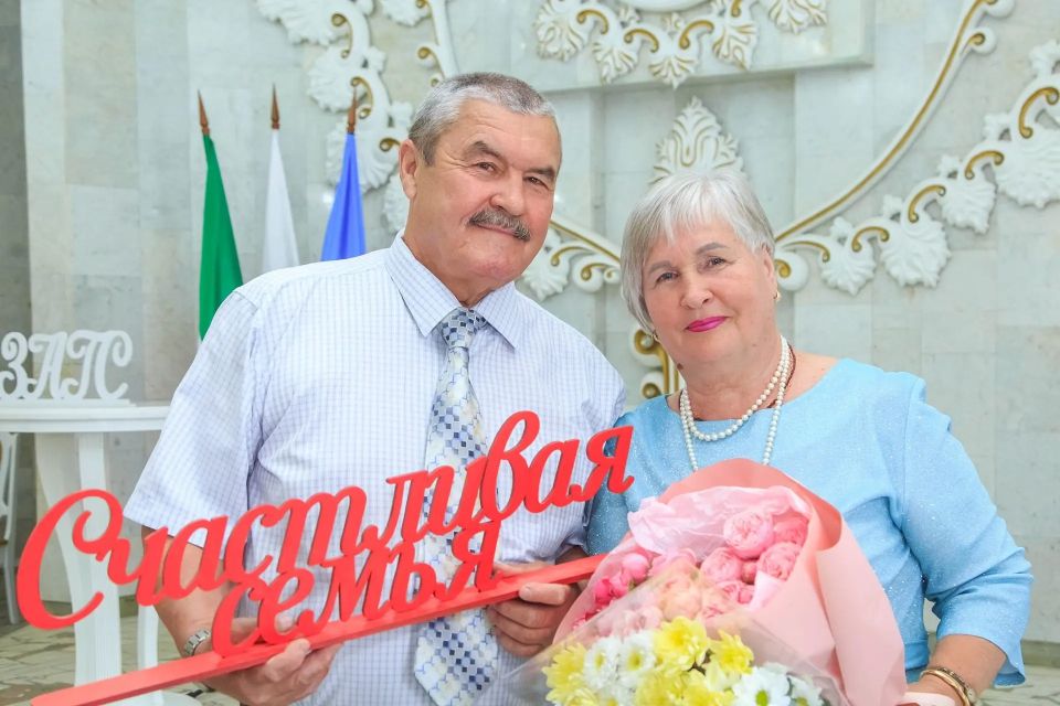 Спустя полвека Михаил и Мария Зайцевы из Нижнекамска вновь переступили порог Дворца бракосочетания Спустя полвека Михаил и Мария Зайцевы из Нижнекамска вновь переступили порог Дворца бракосочетания