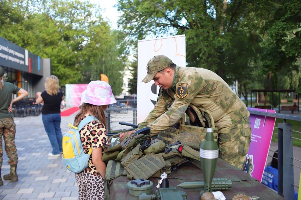 В Нижнекамске в молодёжном центре инициатив «Ковёр» стартовал молодёжный фестиваль В Нижнекамске в молодёжном центре инициатив «Ковёр» стартовал молодёжный фестиваль