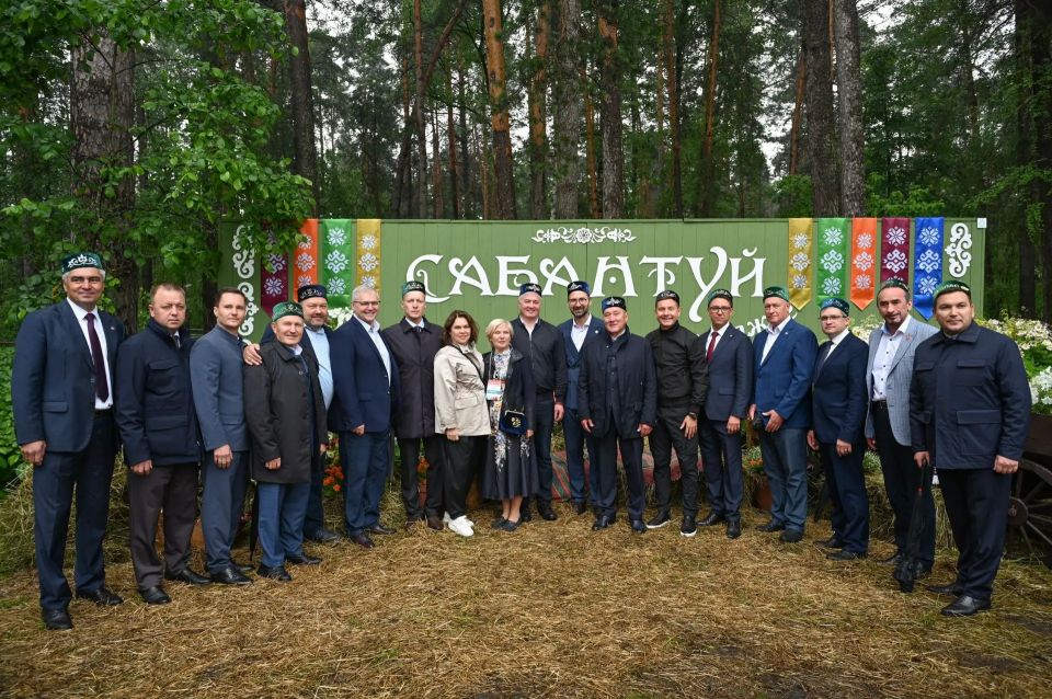 Марат Ахметов: «Сабантуй олицетворяет душу нашего многонационального народа» Марат Ахметов: «Сабантуй олицетворяет душу нашего многонационального народа»