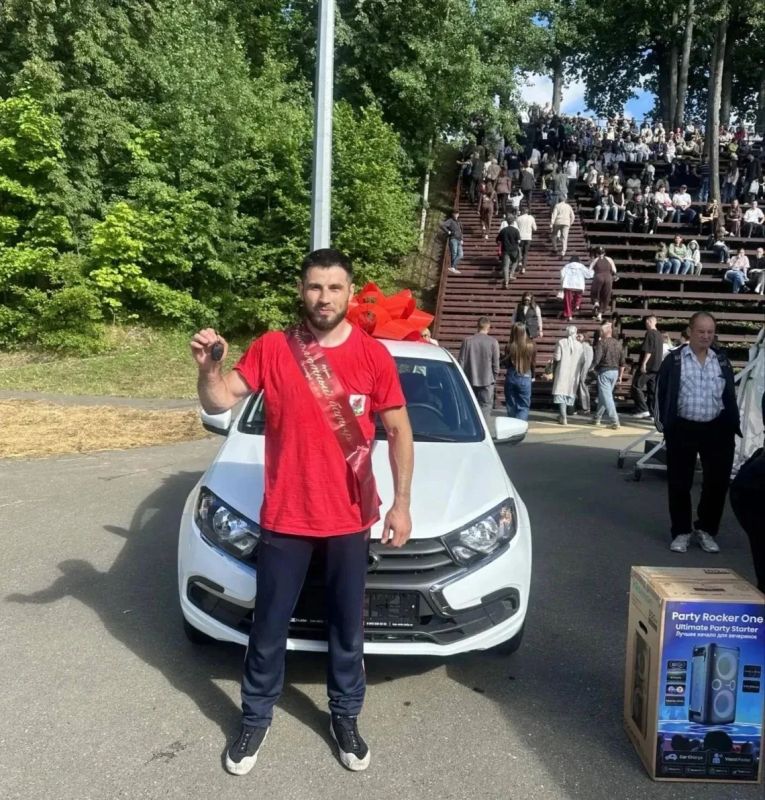 Уроженец Камаево стал батыром Сабантуя в Казани и выиграл авто