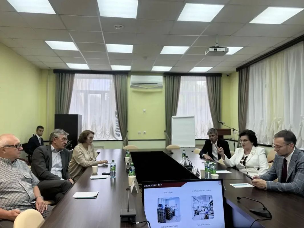 Алла Самойлова посетила Казанский государственный медицинский университет и осмотрела площадки по производству медицинских изделий в Республике Татарстан Алла Самойлова посетила Казанский государственный медицинский университет и осмотрела площадки по производству медицинских изделий в Республике Татарстан