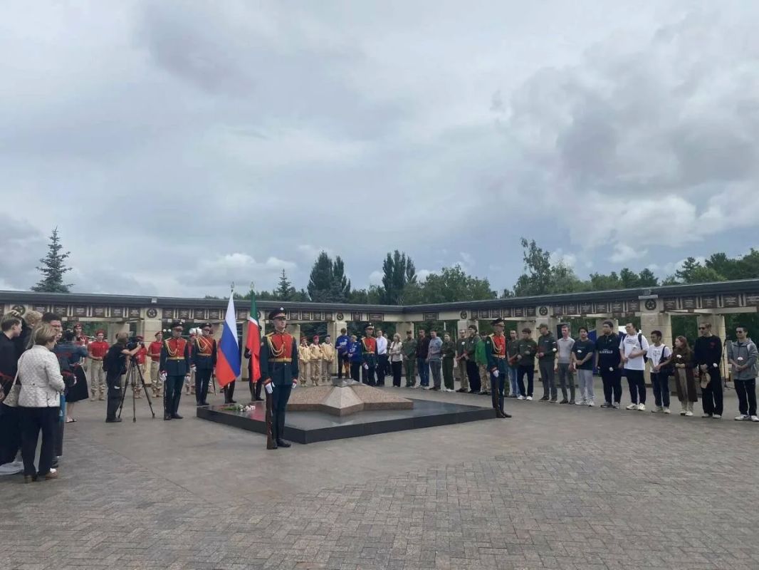 В Казани в День памяти и скорби возложили цветы к Вечному огню