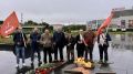 Депутаты фракции КПРФ возложили цветы к Вечному огню